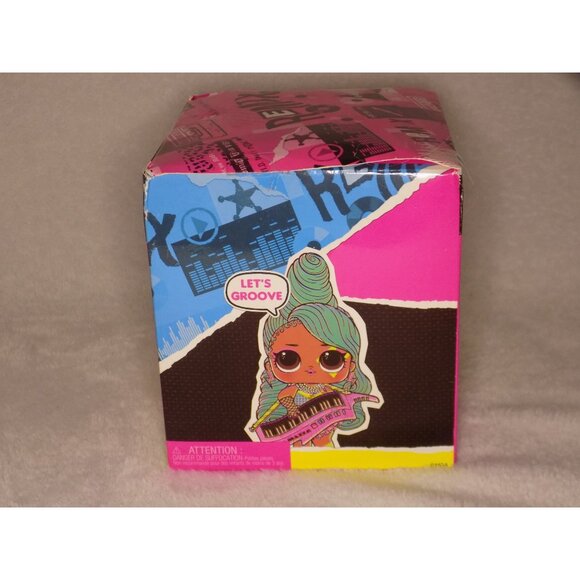 LOL Surprise! Remix Hair Flip Tots with Hair Reveal & Music Mini Figurine - Picture 4 of 6